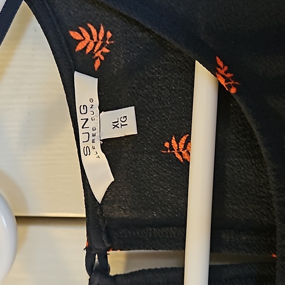 Alfred Sung navy blue blouse with red leaf detailing extra large - Picture 2 of 4